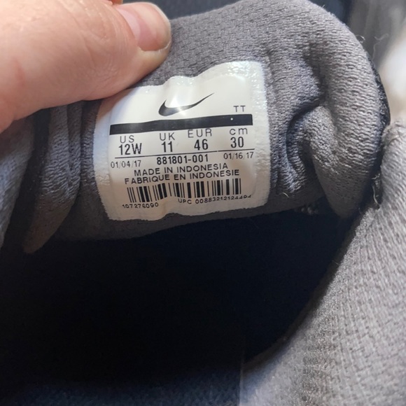 Men’s Nike Athletic Shoe - Picture 4 of 4